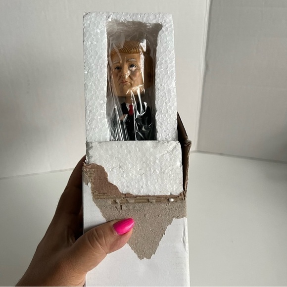 NIB - Donald Trump Bobblehead, 45th President of the United States. - Picture 9 of 13